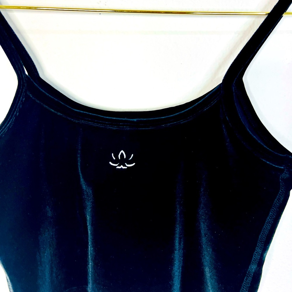 ๐ Beyond Yoga Velvet Motion Truly Cropped Tank VL4606 Black Velvet - Picture 5 of 6